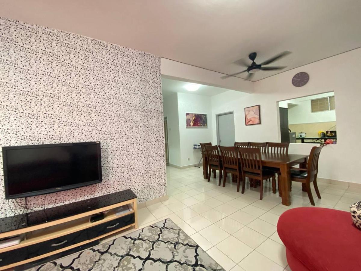 Homestay Juta Mines Seri Kembangan Balakong Serdang Lama Exterior photo